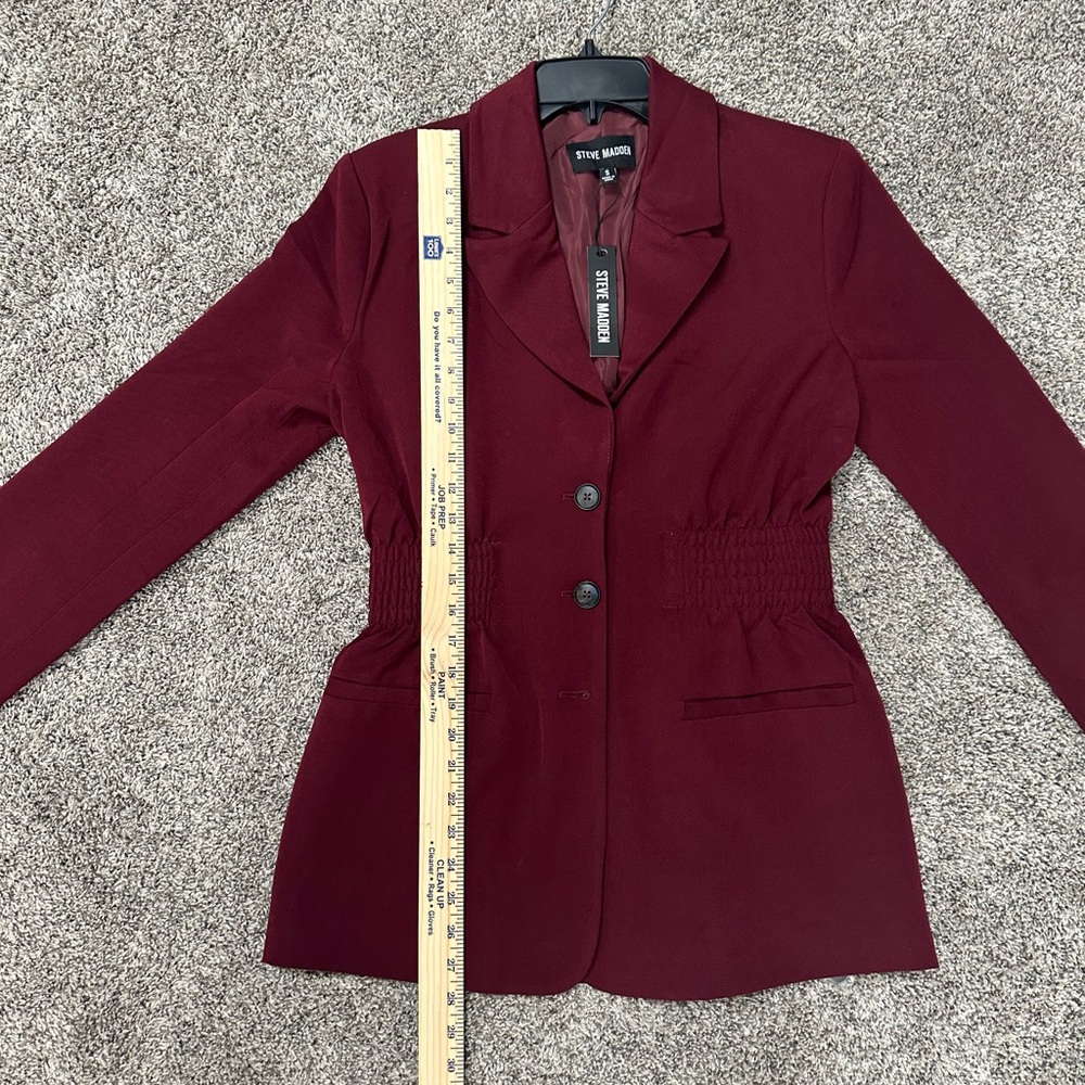 Steve Madden Burgundy Blazer with Notched Lapels and Fitted Silhouette - Picture 7 of 15